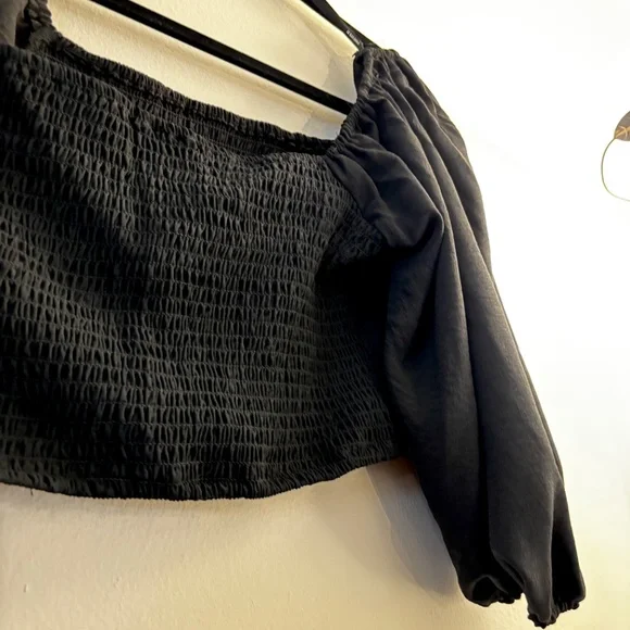 Forever 21 Smocked Puff Sleeve Crop Top – Black – Large - Picture 9 of 9